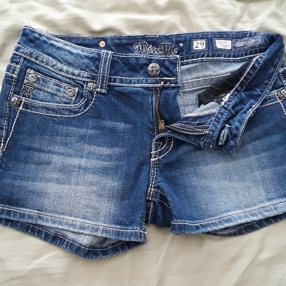 Miss Me shorts size 29